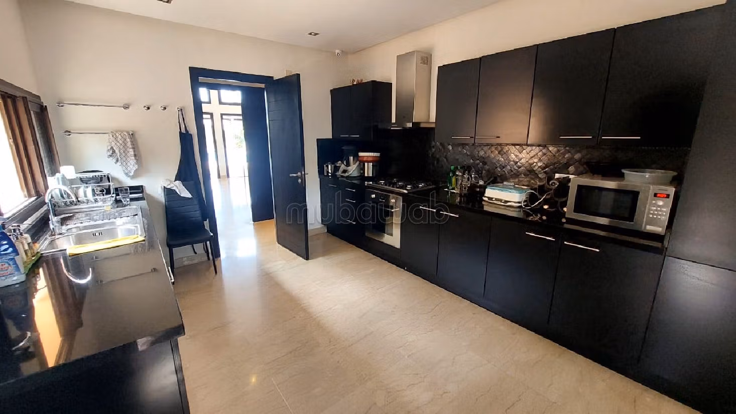 Residenza di lusso in vendita a Sidi Youssef. 4 camere. Antenna parabolica e impianto di videosorveglianza.