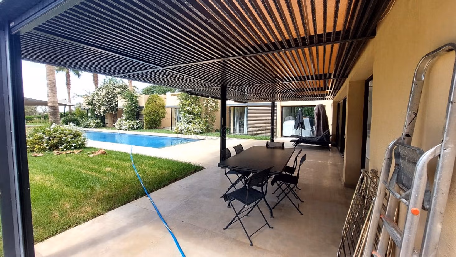 Residenza di lusso in vendita a Sidi Youssef. 4 camere. Antenna parabolica e impianto di videosorveglianza.