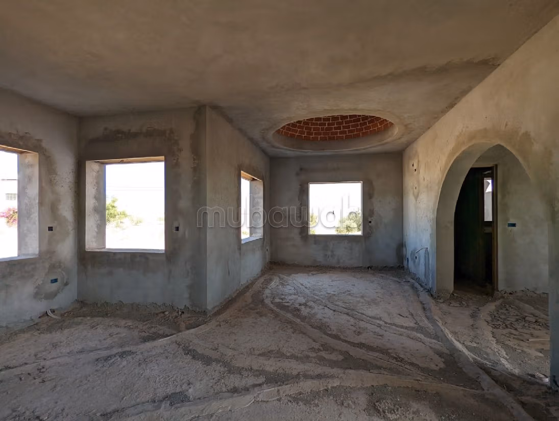 بيع منزل ب جربة. المساحة الكلية 280 م². حديقة. 