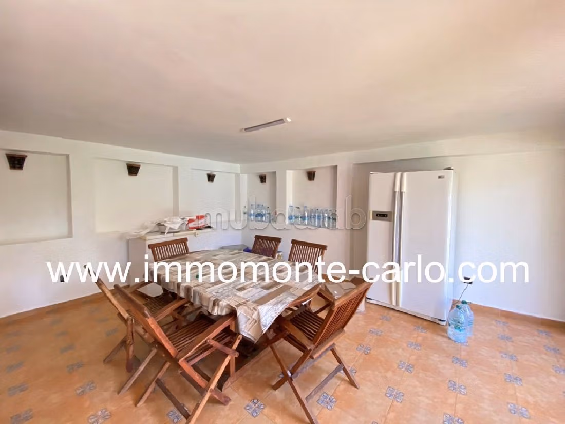 High quality villa for rent in Souissi. Area 350 m². Green areas, Balcony.