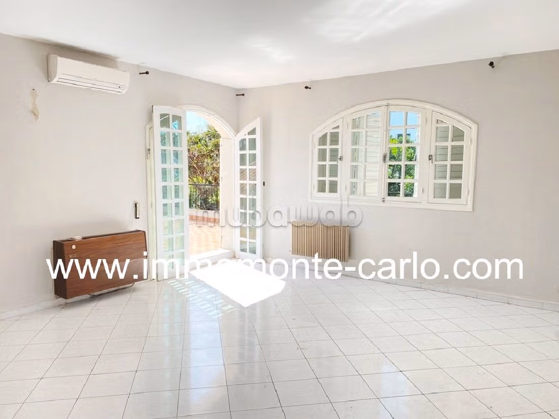 High quality villa for rent in Souissi. Area 350 m². Green areas, Balcony.