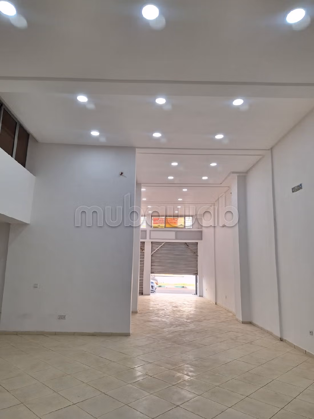 Oficinas y locales comerciales en venta en Sala el Jadida. Área total 211 m². Aire condicionado. 