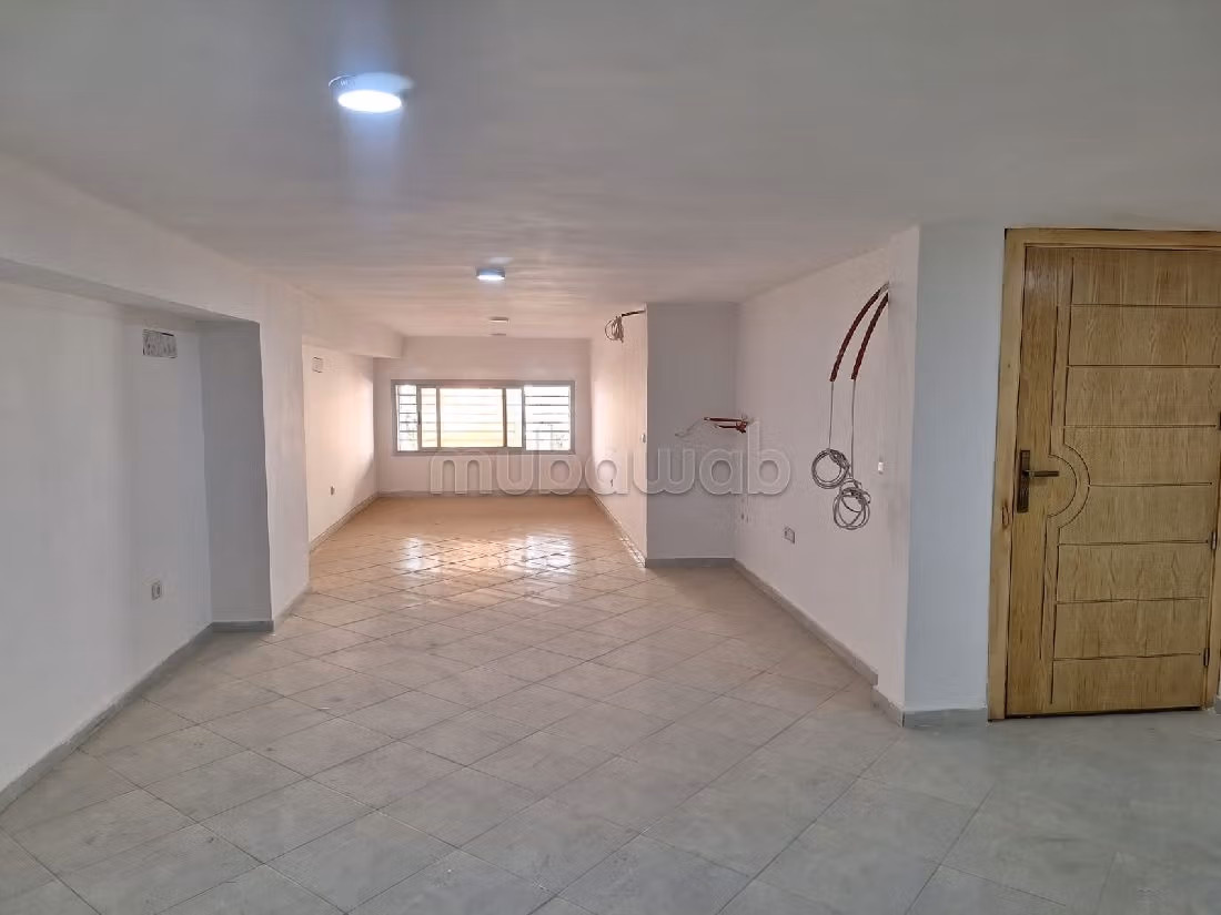 Oficinas y locales comerciales en venta en Sala el Jadida. Área total 211 m². Aire condicionado. 