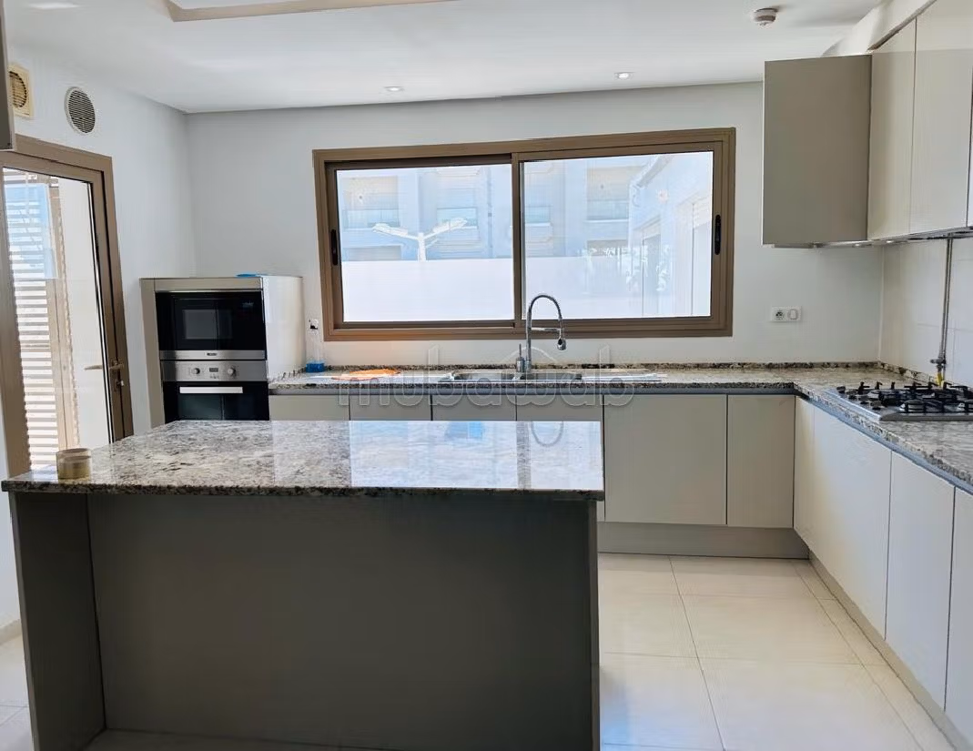 Apartment for sale in Gammarth. 5 large living areas. Reinforced door, security. 