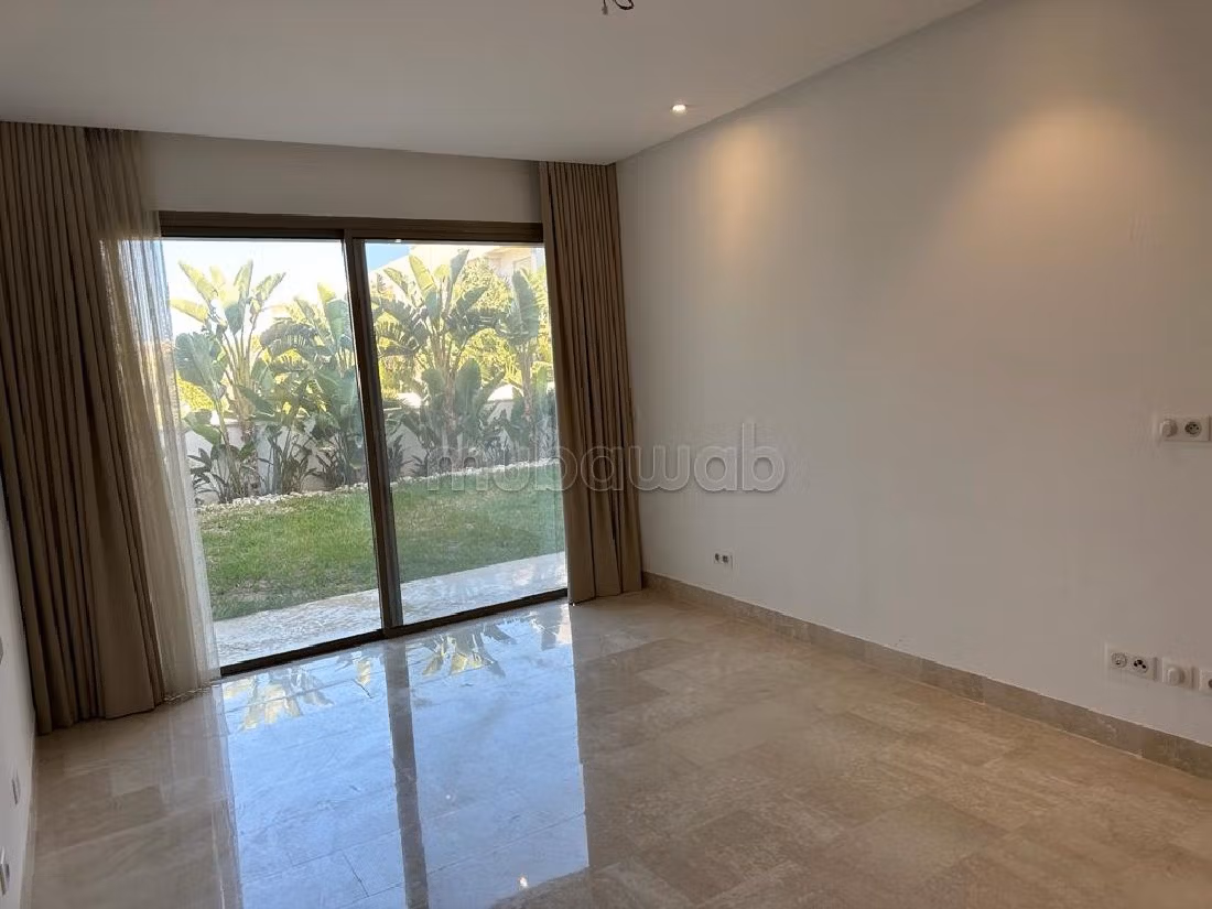 Apartment for sale in Gammarth. 5 large living areas. Reinforced door, security. 