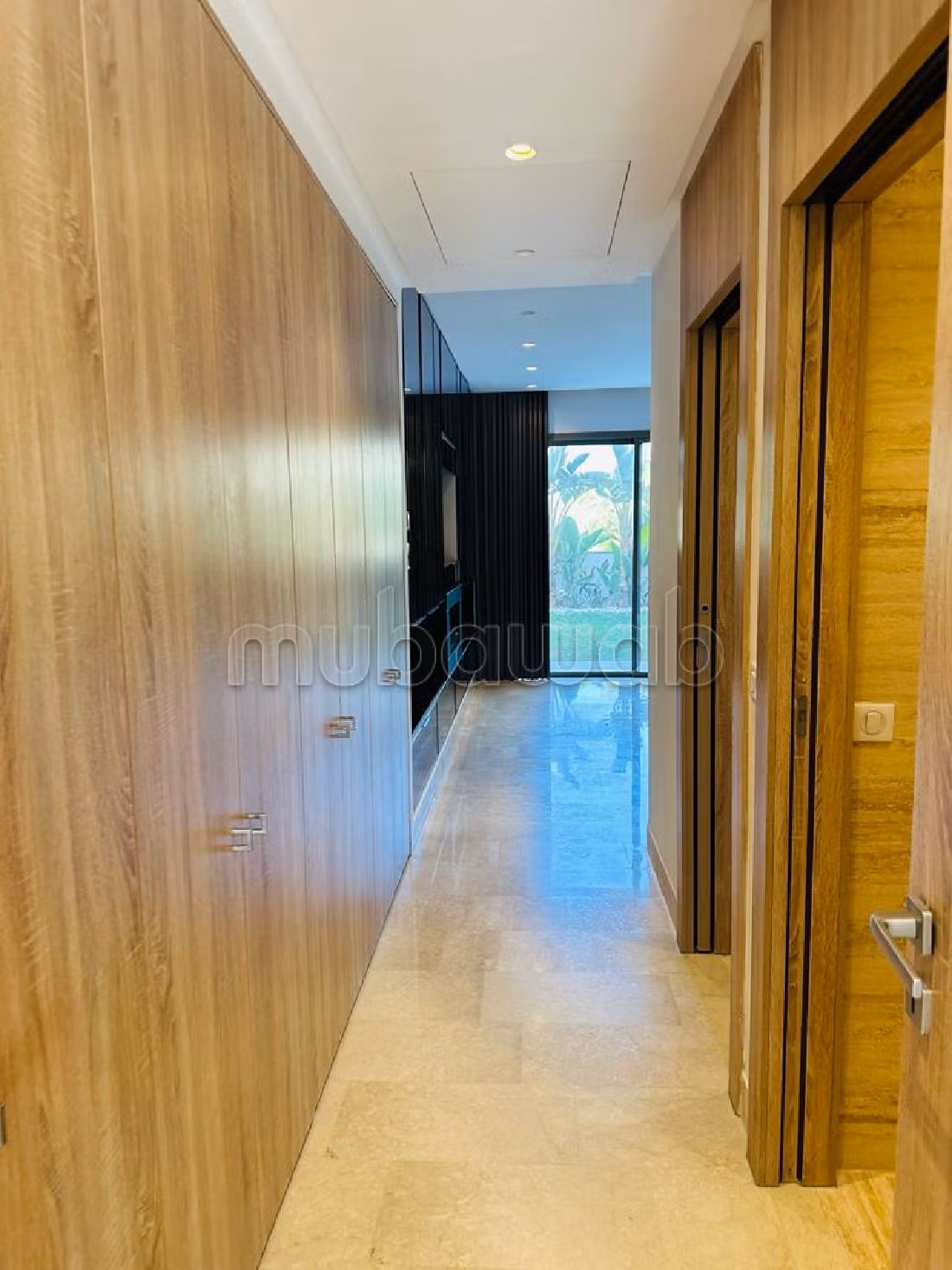 Apartment for sale in Gammarth. 5 large living areas. Reinforced door, security. 