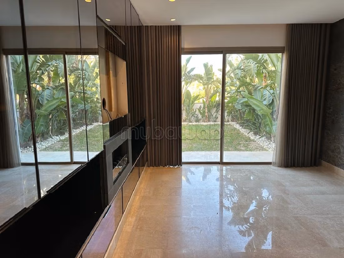 Apartment for sale in Gammarth. 5 large living areas. Reinforced door, security. 