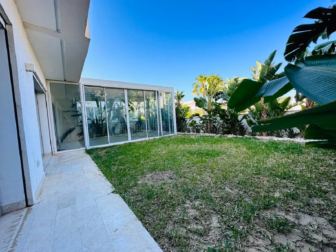 Apartment for sale in Gammarth. 5 large living areas. Reinforced door, security. 