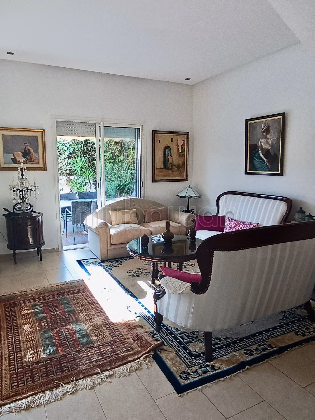 Villa's en luxe woningen kopen. 5 Ruimtes. Conciërgeservice en mooi zwembad. 
