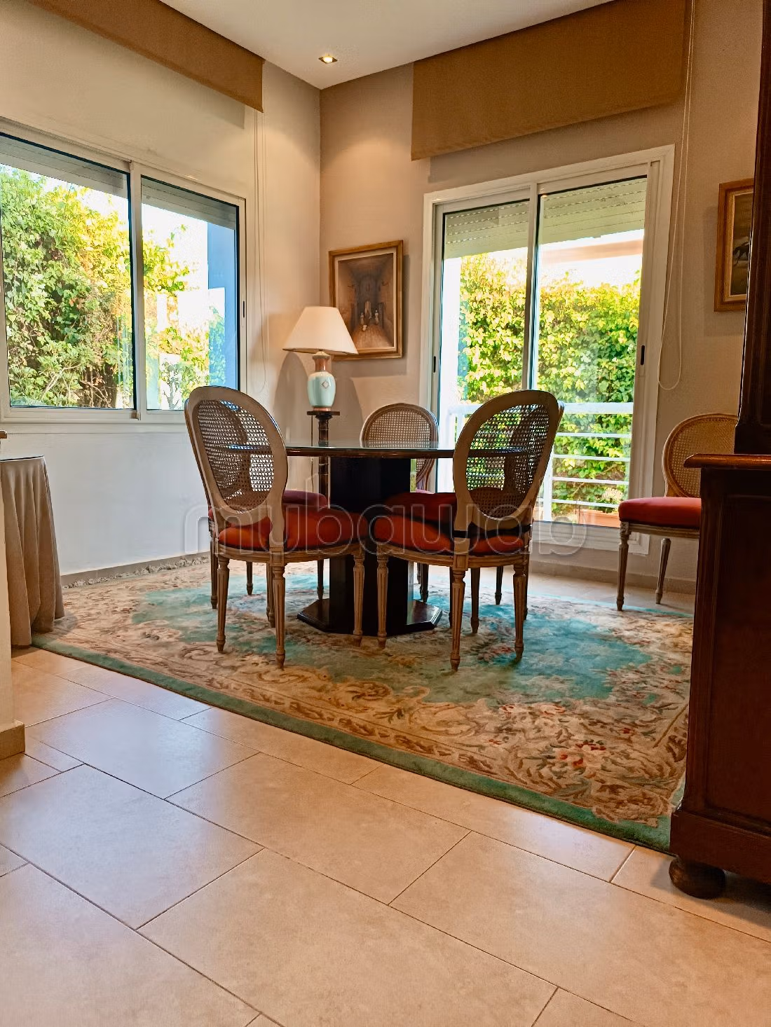 Villa's en luxe woningen kopen. 5 Ruimtes. Conciërgeservice en mooi zwembad. 