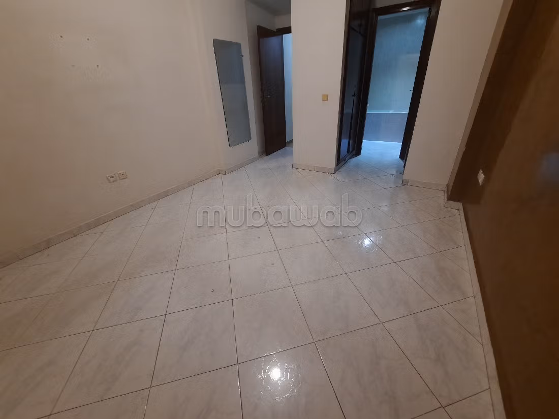 Piso en venta en Ain Chock. Área total 171 m². Servicio de conserjería, chimenea