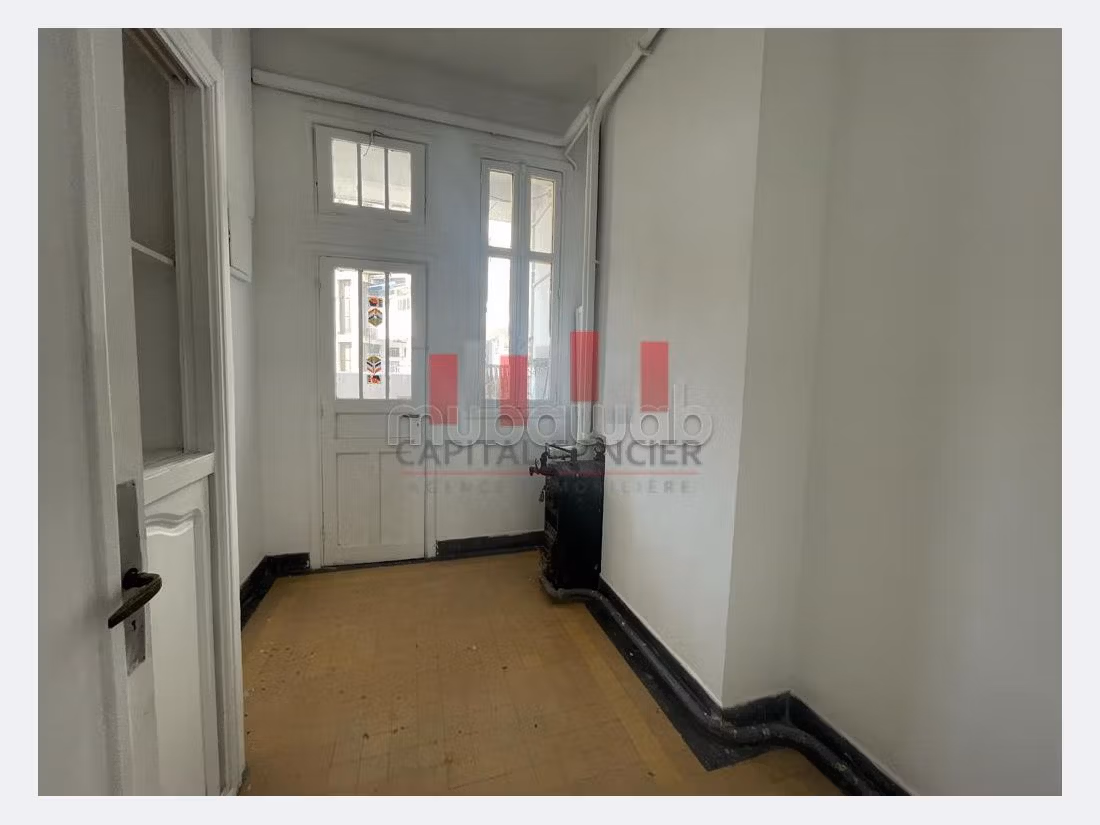 بيع شقة بوسط المدينة. المساحة الكلية 179 م². موقف سيارات ومصعد