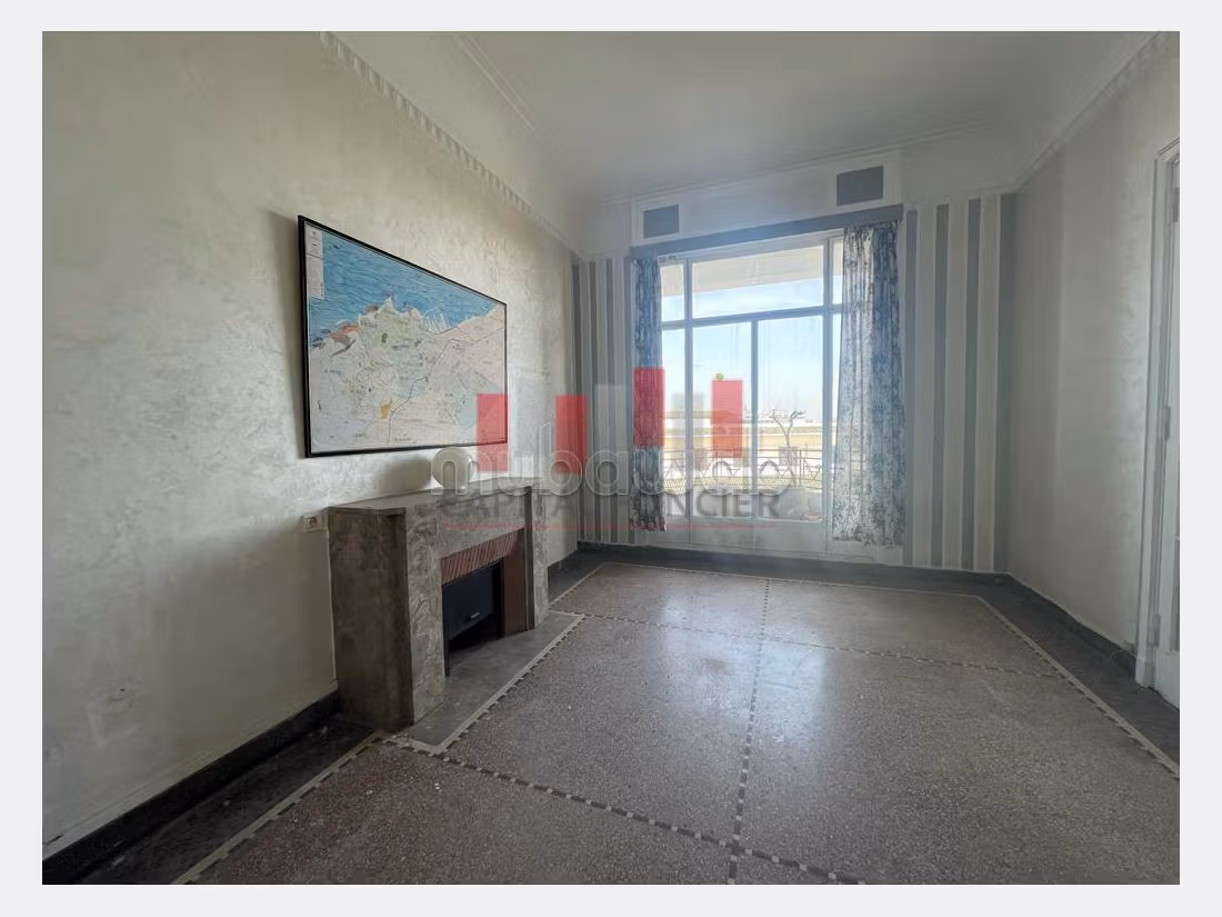 بيع شقة بوسط المدينة. المساحة الكلية 179 م². موقف سيارات ومصعد