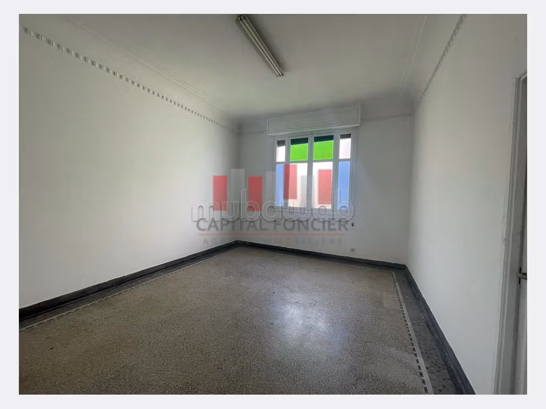 بيع شقة بوسط المدينة. المساحة الكلية 179 م². موقف سيارات ومصعد