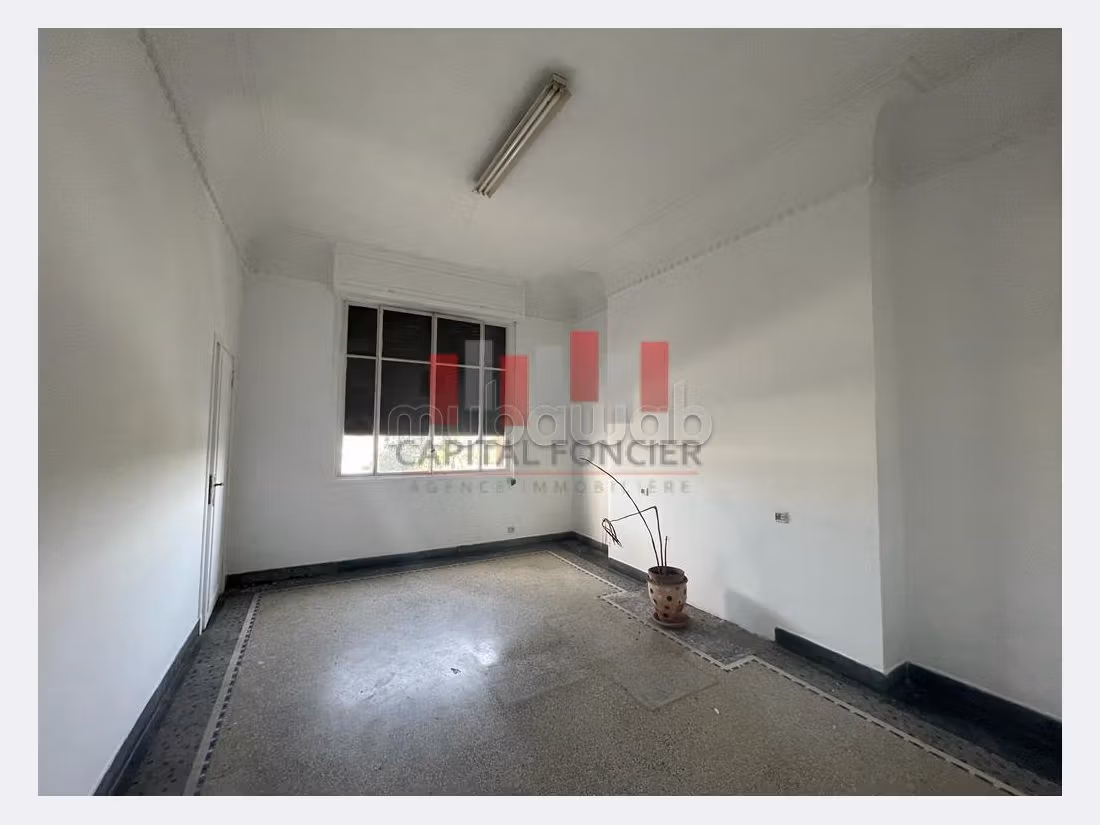 بيع شقة بوسط المدينة. المساحة الكلية 179 م². موقف سيارات ومصعد