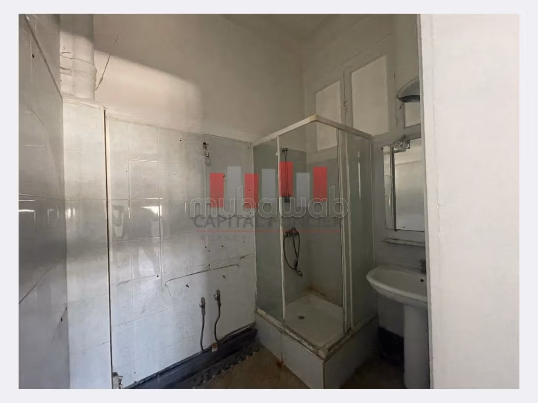 بيع شقة بوسط المدينة. المساحة الكلية 179 م². موقف سيارات ومصعد