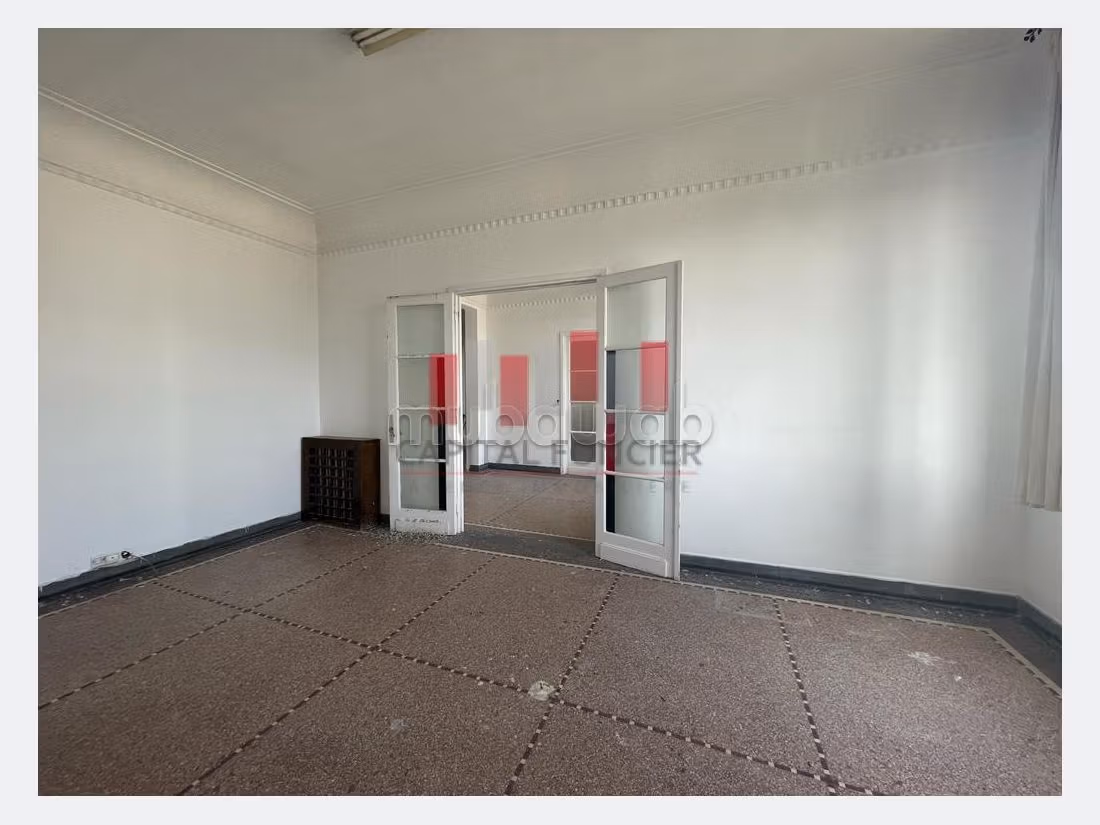 بيع شقة بوسط المدينة. المساحة الكلية 179 م². موقف سيارات ومصعد