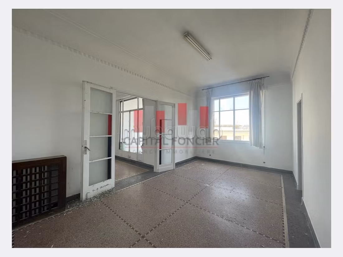 بيع شقة بوسط المدينة. المساحة الكلية 179 م². موقف سيارات ومصعد