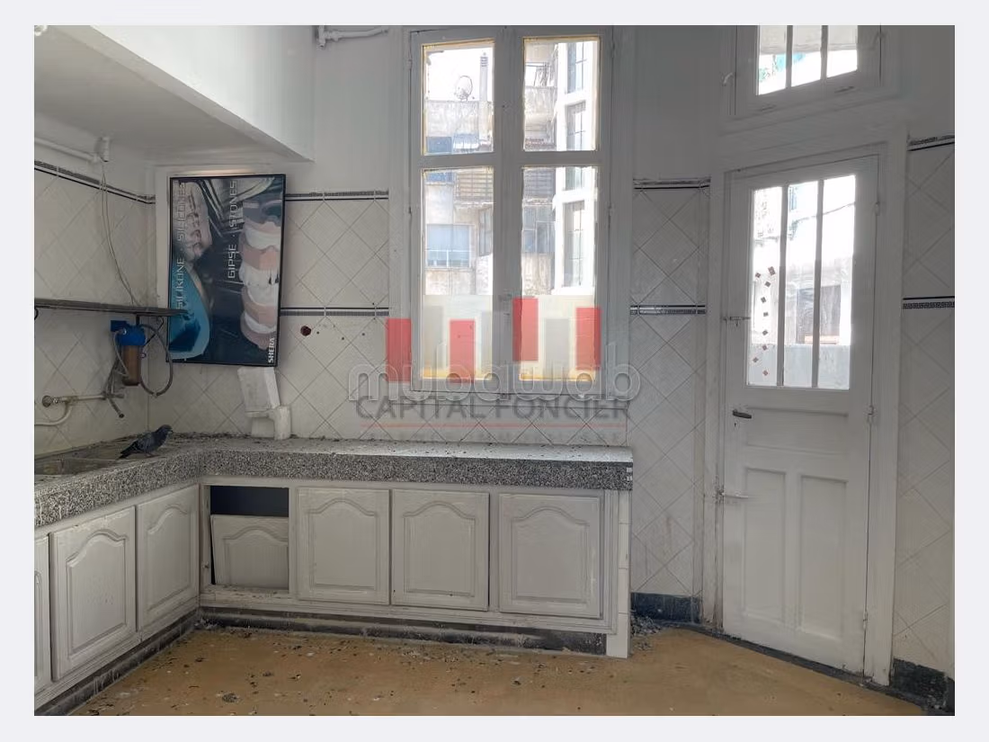 بيع شقة بوسط المدينة. المساحة الكلية 179 م². موقف سيارات ومصعد