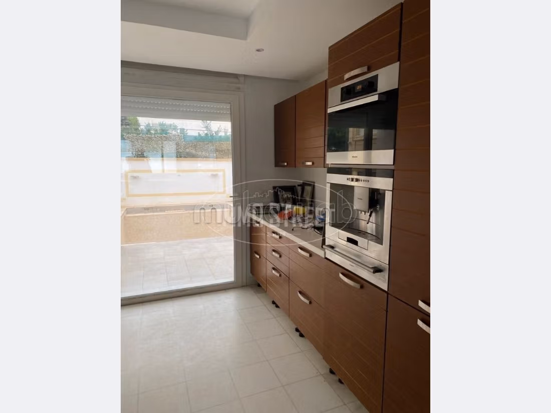 House for sale in Gammarth. Total area 930 m². Caretaker and swimming pool