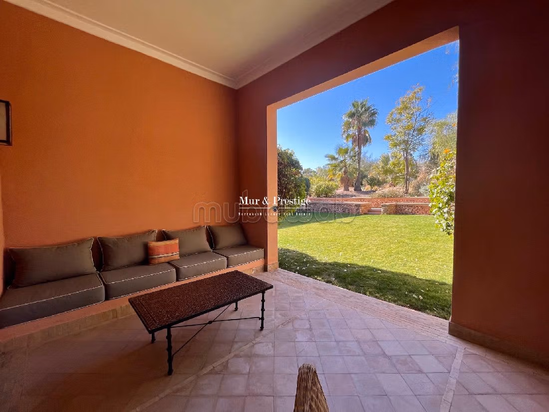 فيلا جميلة للبيع بطريق امزميز. 5 قطع كبيرة. شرفة وحديقة