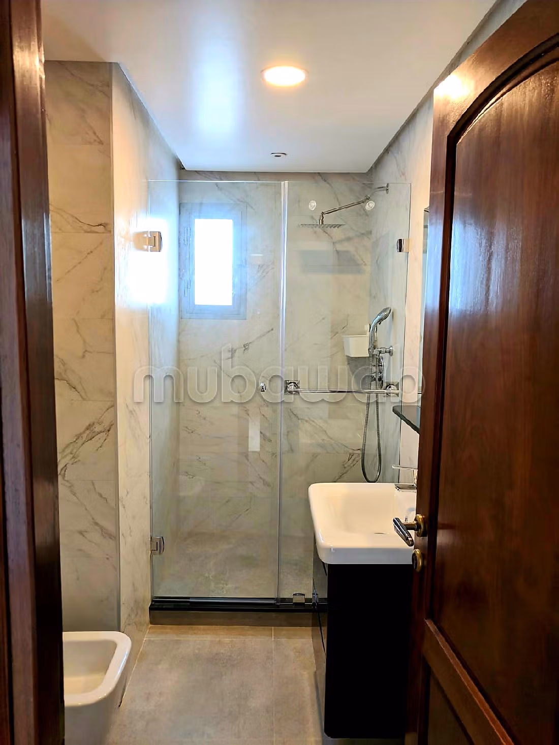 Lujosa villa en alquiler en Californie. 3 habitaciones confortables. Parking y terraza.