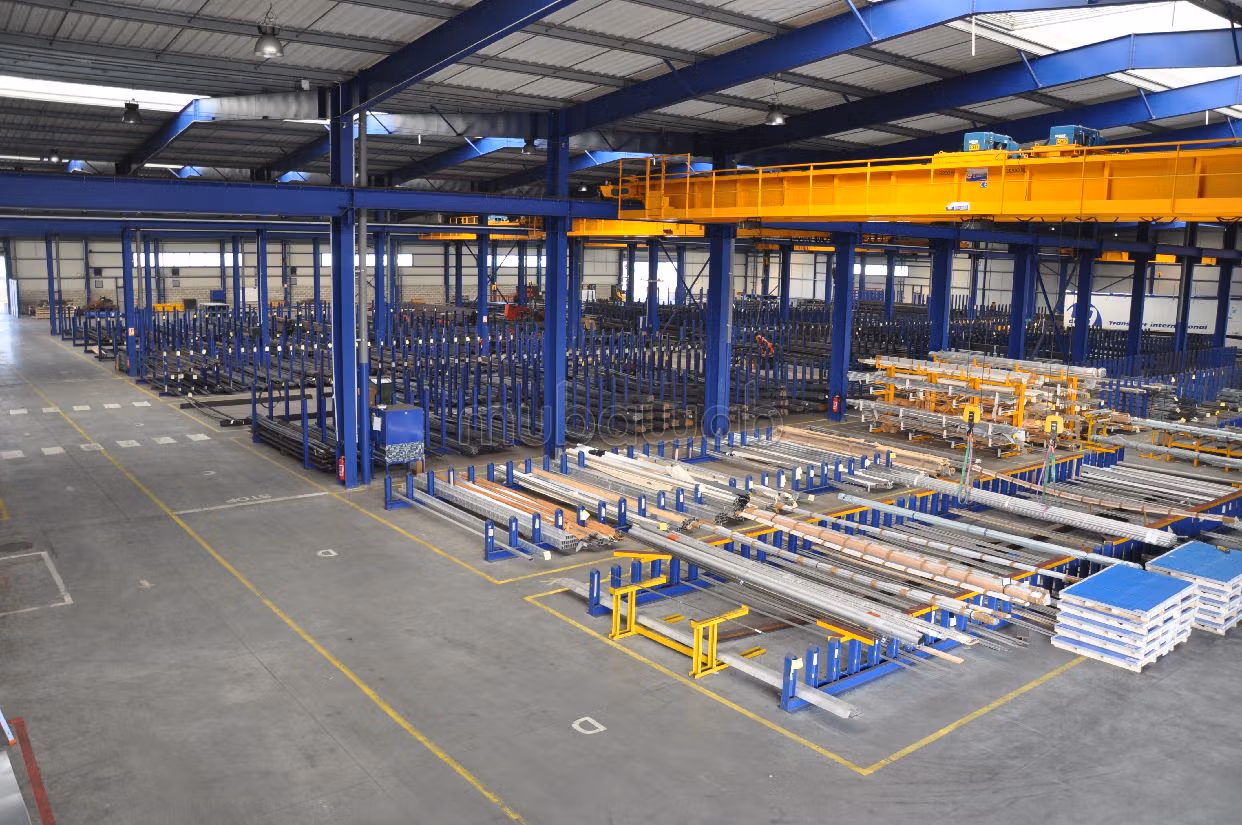 Affitta questo locale commerciale. Superficie 5000 m². Sistema di sicurezza. 