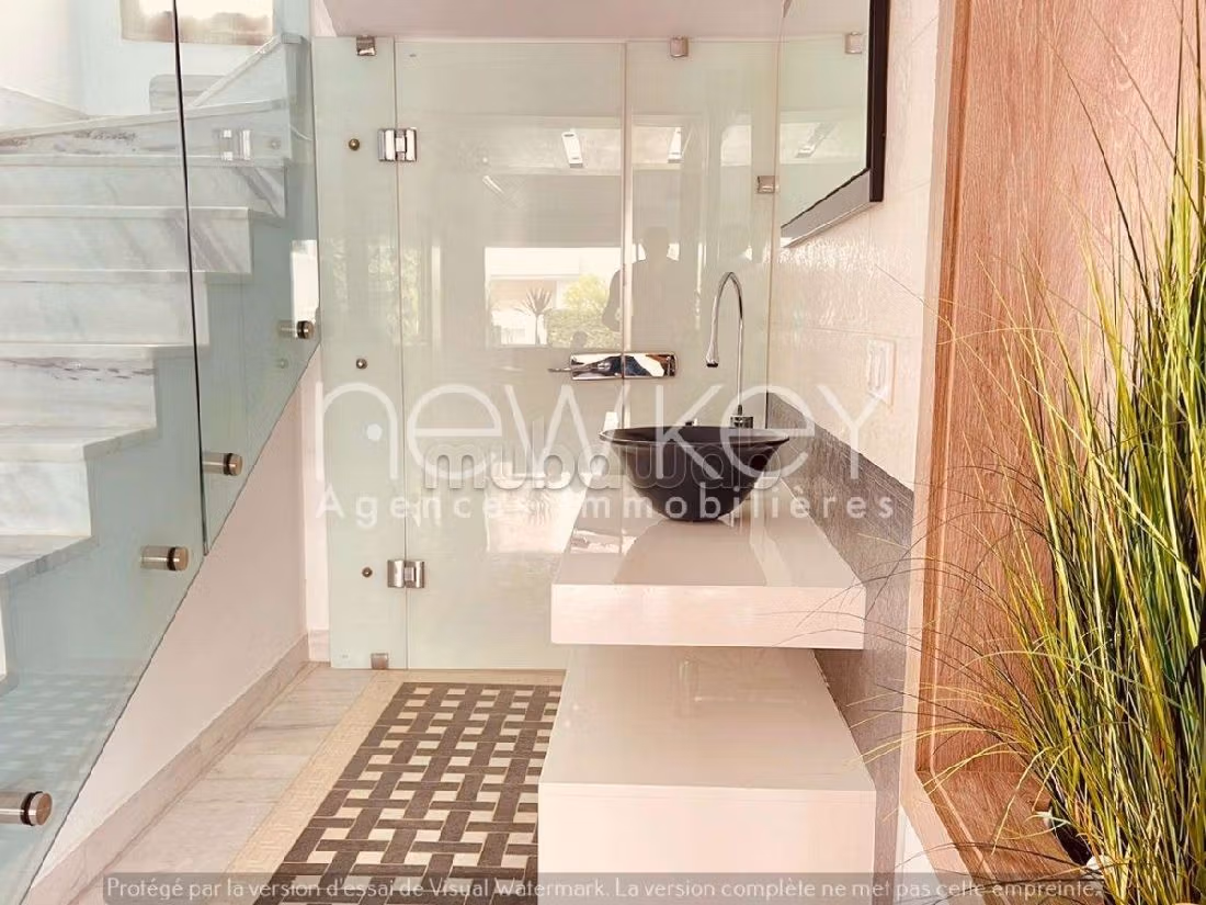 Beautiful villa for rent in Les Berges Du Lac 2. Dimension 200 m². Green areas, Balcony