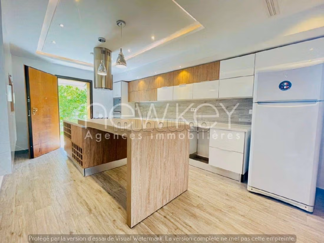 Beautiful villa for rent in Les Berges Du Lac 2. Dimension 200 m². Green areas, Balcony