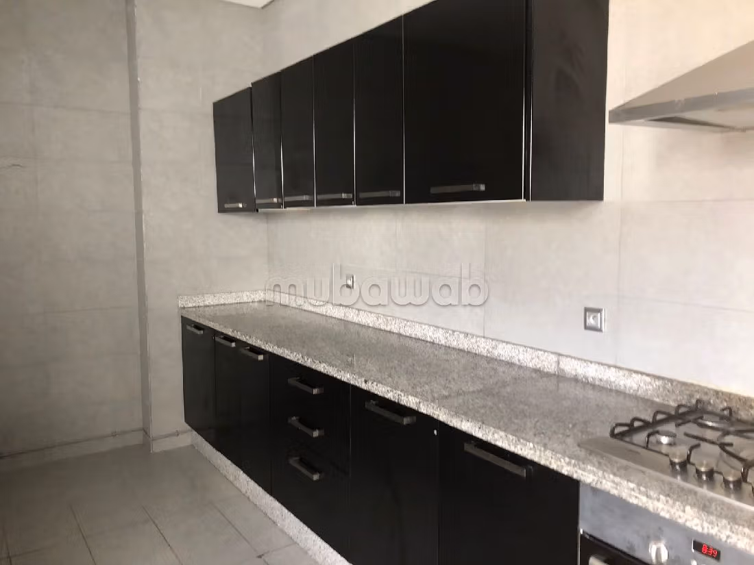 منزل فاخر للإيجار ببوسكورة. 3 قطع كبيرة. مطبخ مجهز جيدا. 