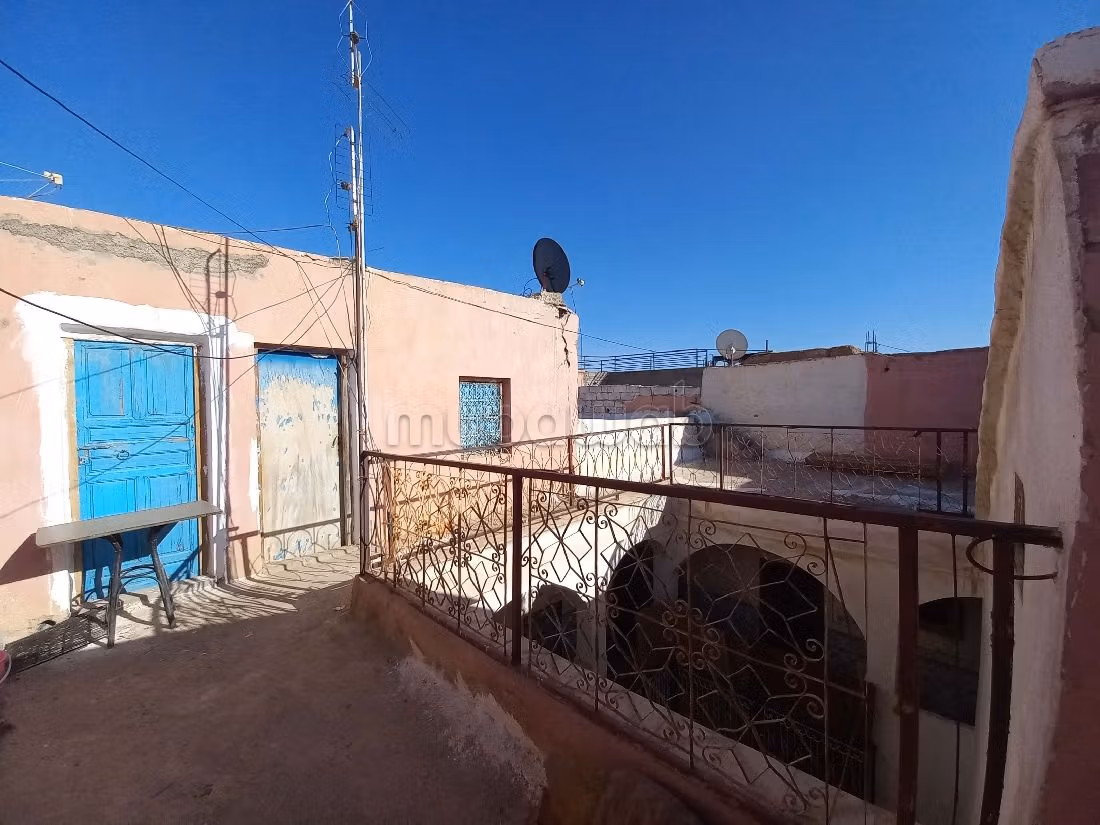 رياض فاخر للبيع ب قصيبة النحاس. 7 قطع كبيرة. شرفة كبيرة