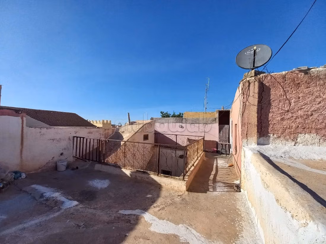 رياض فاخر للبيع ب قصيبة النحاس. 7 قطع كبيرة. شرفة كبيرة