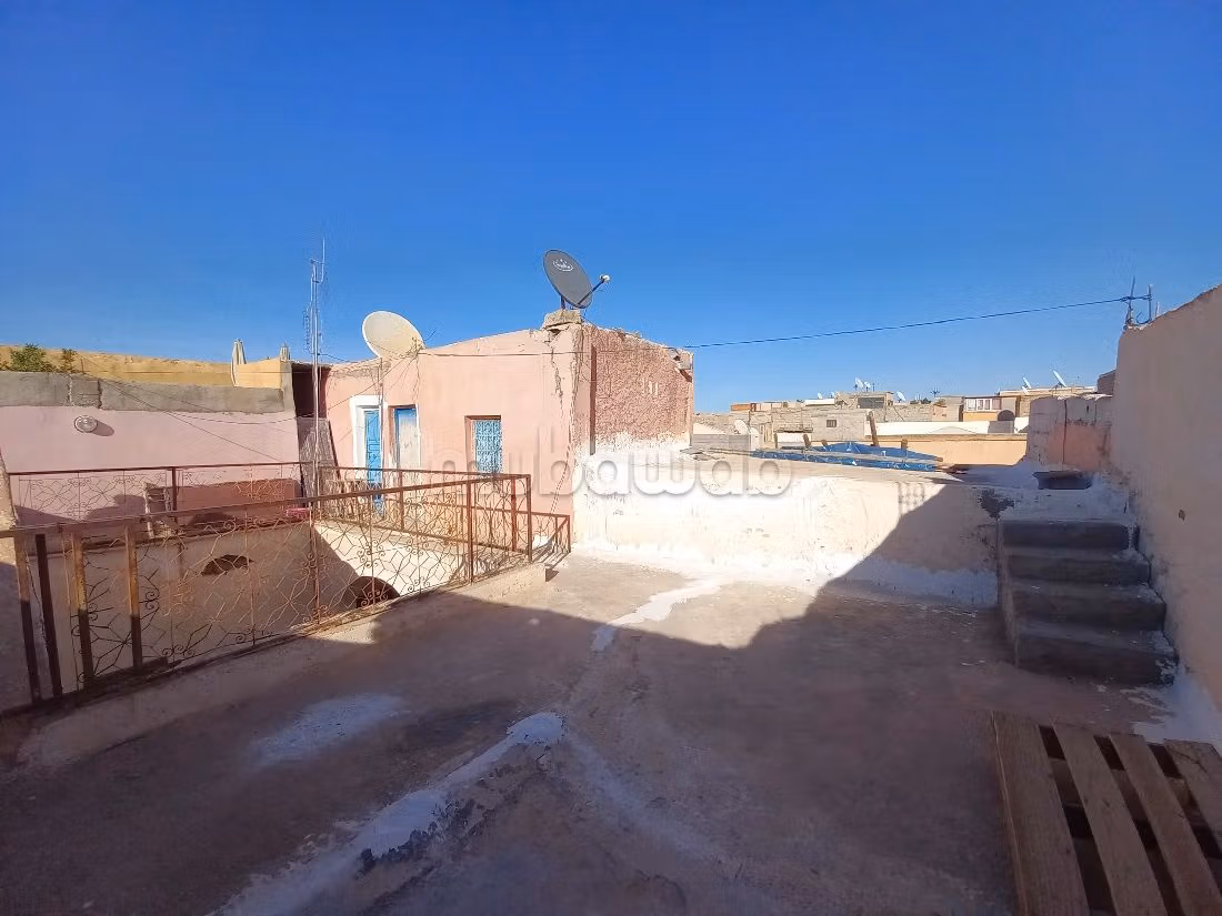 رياض فاخر للبيع ب قصيبة النحاس. 7 قطع كبيرة. شرفة كبيرة