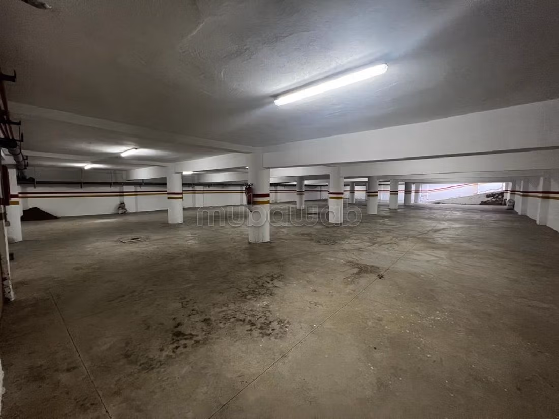 Oficinas y locales comerciales en alquiler. Pequeña superficie 800 m². Sin ascensor