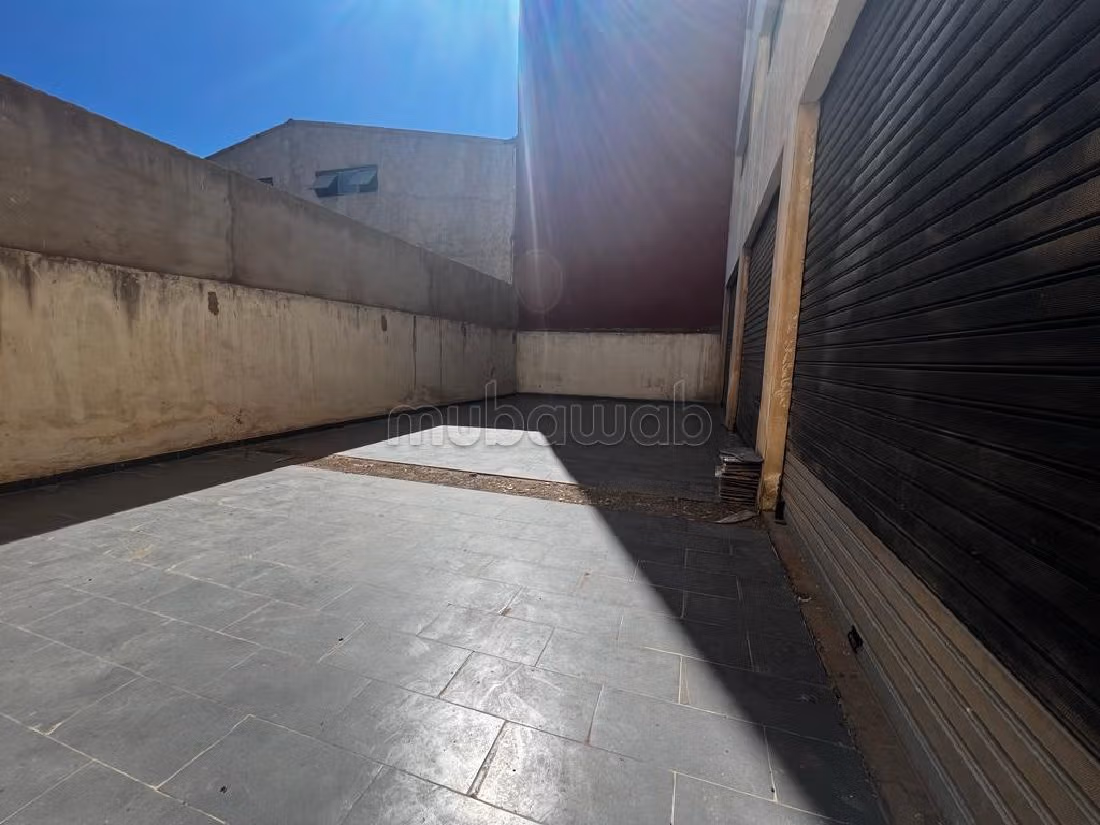 Oficinas y locales comerciales en alquiler. Pequeña superficie 800 m². Sin ascensor