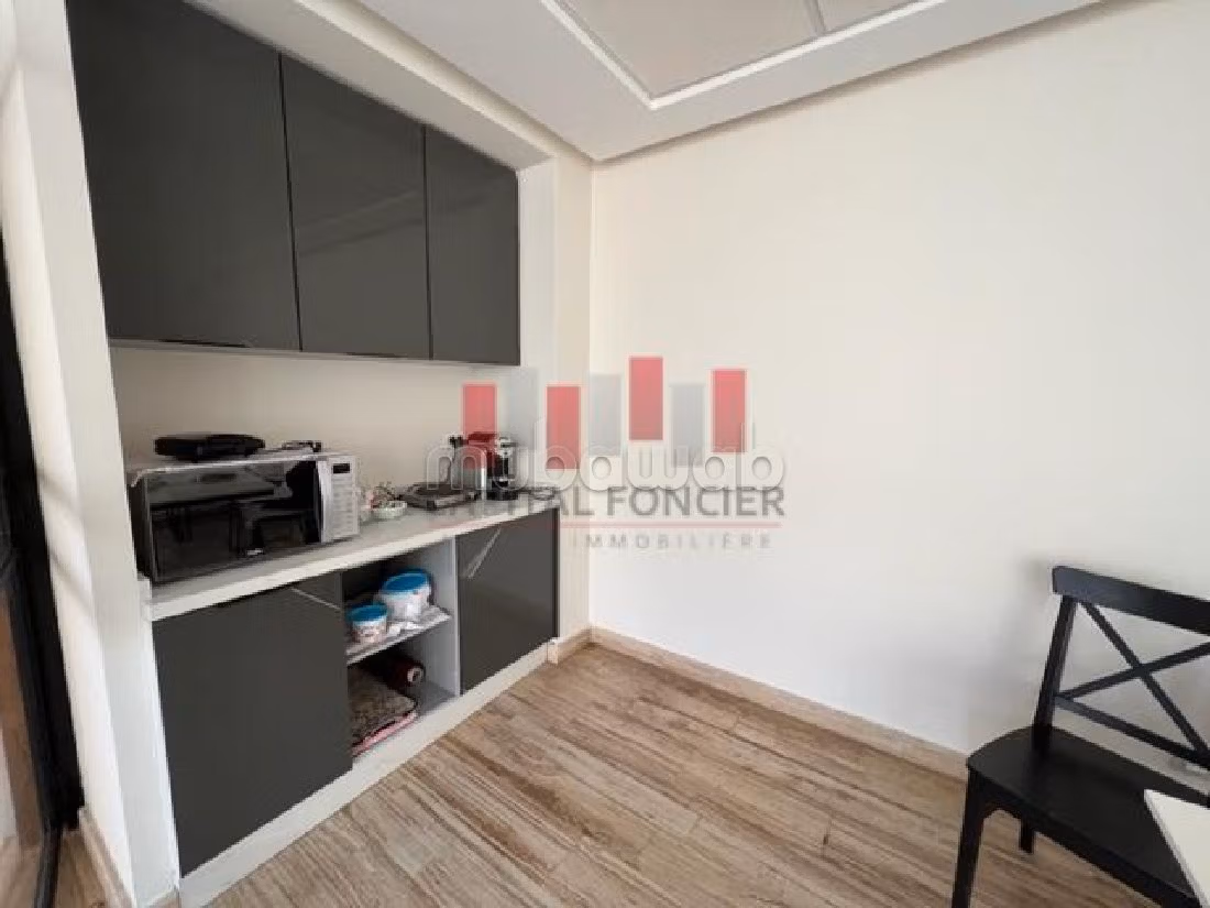 Offices for rent in Anfa. Surface area 200 m². Garage and terrace