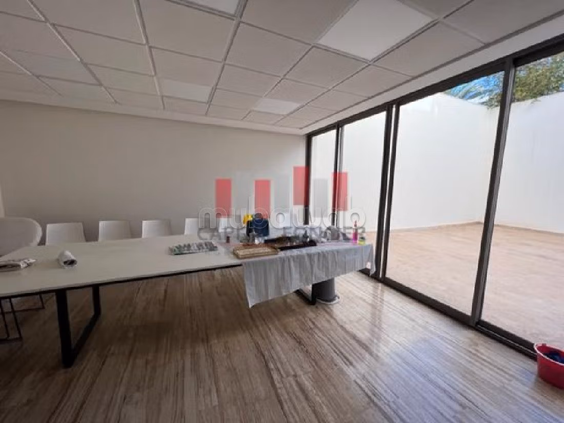 Offices for rent in Anfa. Surface area 200 m². Garage and terrace