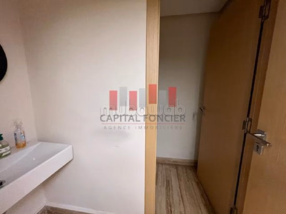 Offices for rent in Anfa. Surface area 200 m². Garage and terrace