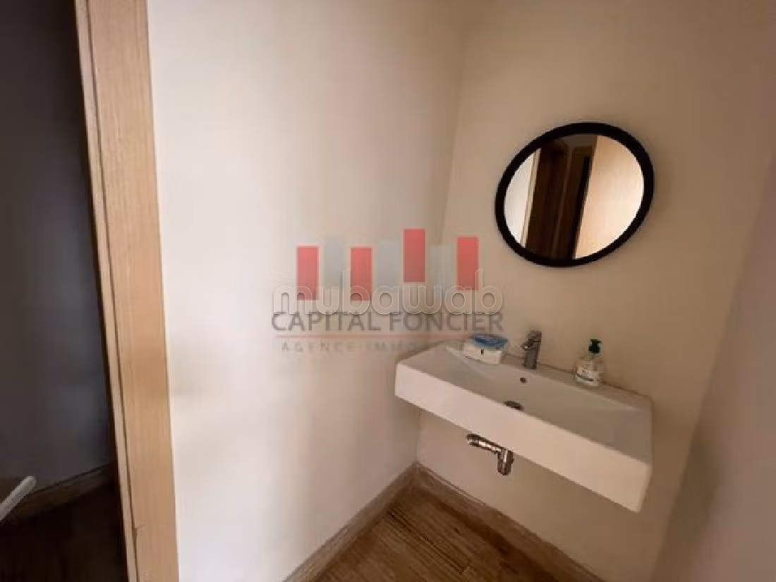 Offices for rent in Anfa. Surface area 200 m². Garage and terrace