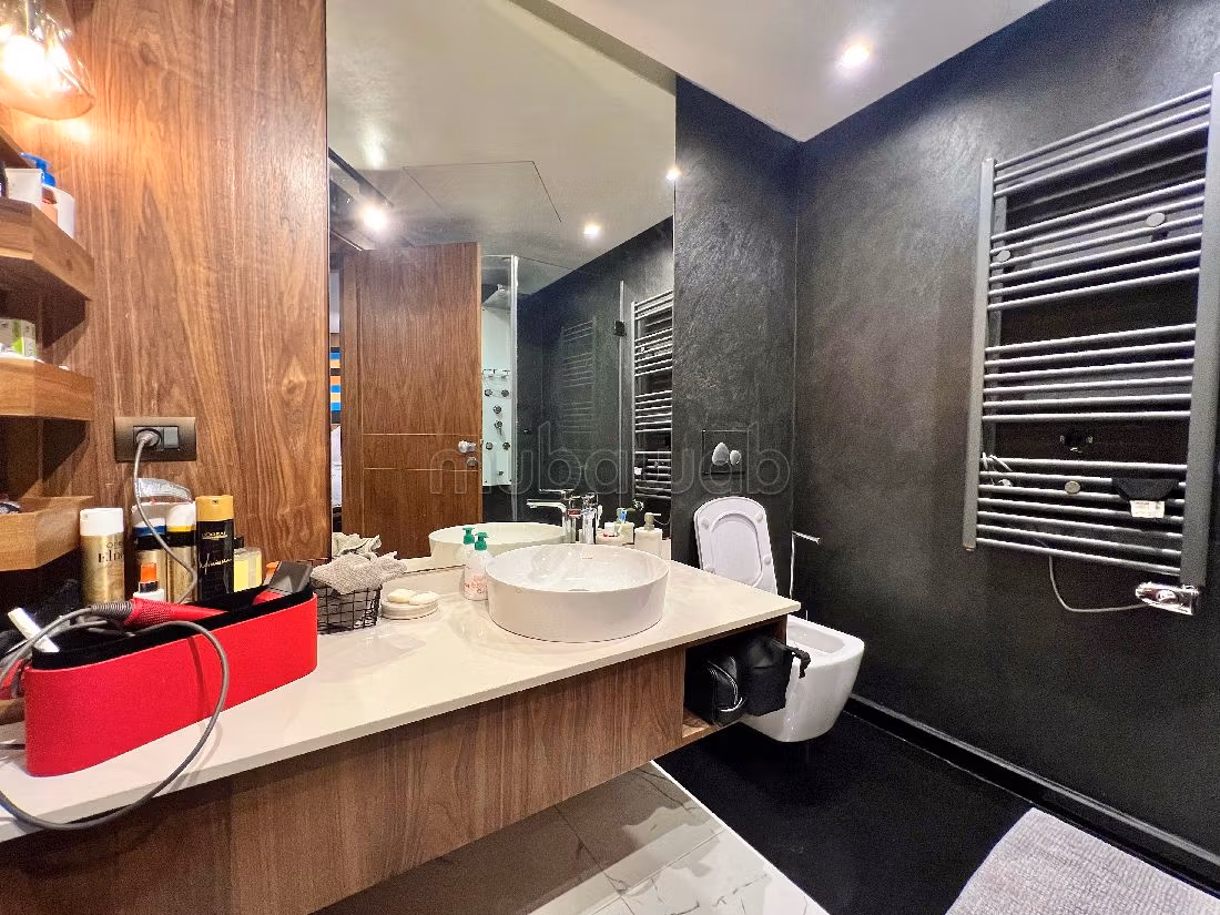 Appartement en vente à Oasis. 2 belles chambres. Bien meublé