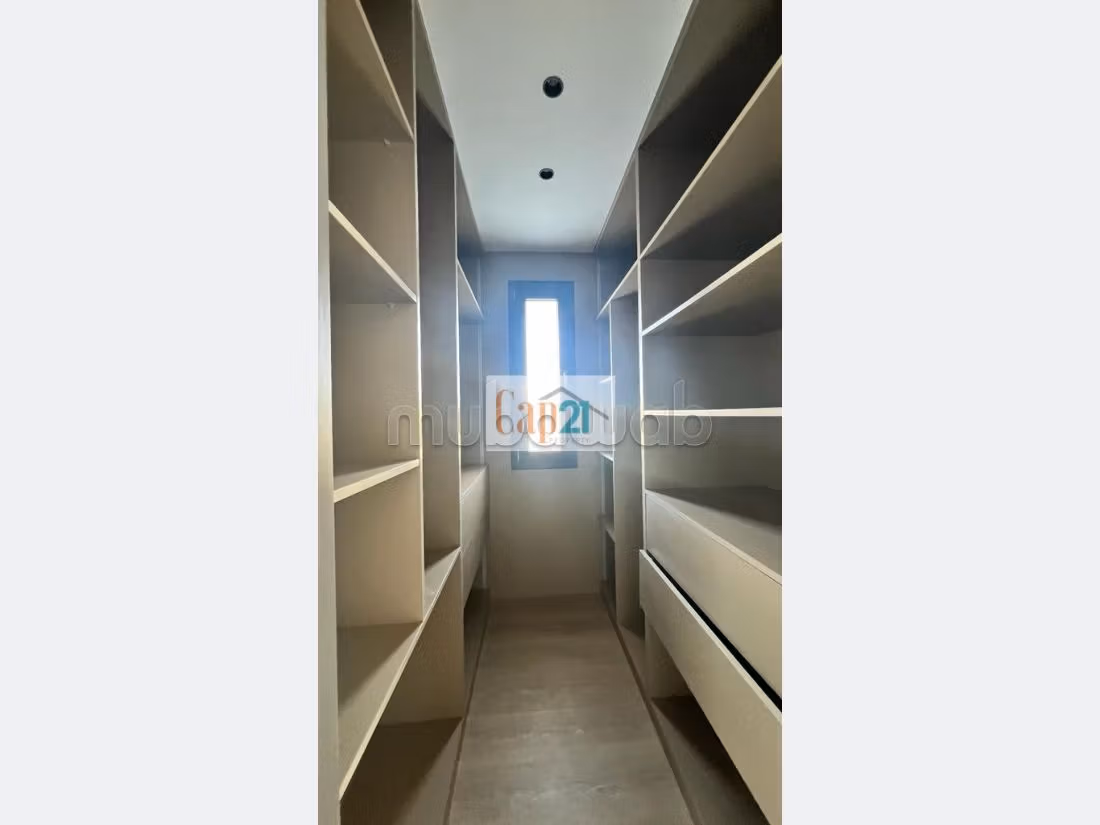 Rent an apartment in Sania. 5 large rooms. Double glazed window, Central air conditioning. 