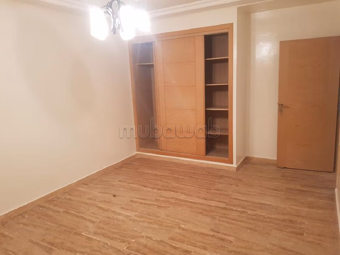 Affitto di uno splendido appartamento a Casablanca Finance City. 3 camere. Servizio di concierge e condizionatore. 