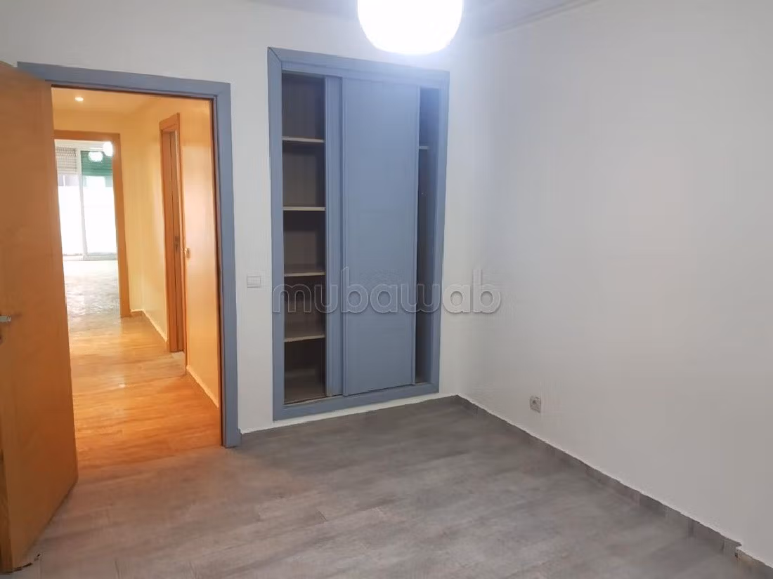 Affitto di uno splendido appartamento a Casablanca Finance City. 3 camere. Servizio di concierge e condizionatore. 