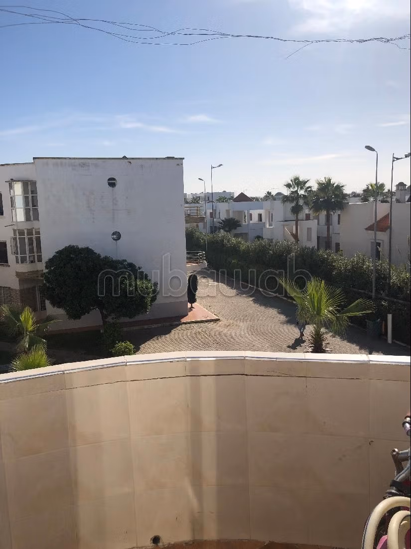 Te koop: appartementen. Totale oppervlakte 96 m². Marokkaanse woonkamer en satellietschotel