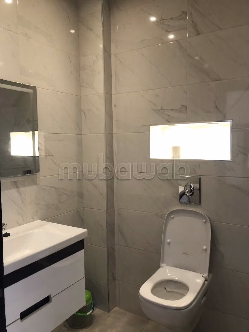 Te koop: appartementen. Totale oppervlakte 96 m². Marokkaanse woonkamer en satellietschotel