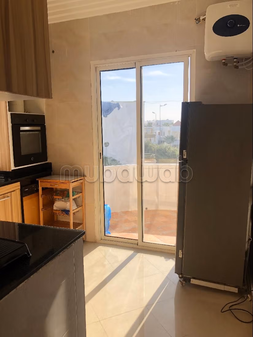 Te koop: appartementen. Totale oppervlakte 96 m². Marokkaanse woonkamer en satellietschotel