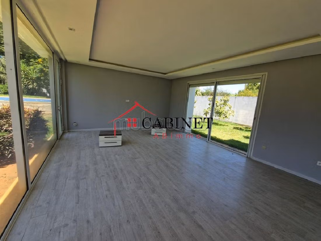 كراء فيلا فاخرة بالسويسي. 5 غرف رائعة. باب قوي ومتين وجهاز التدفئة المركزية