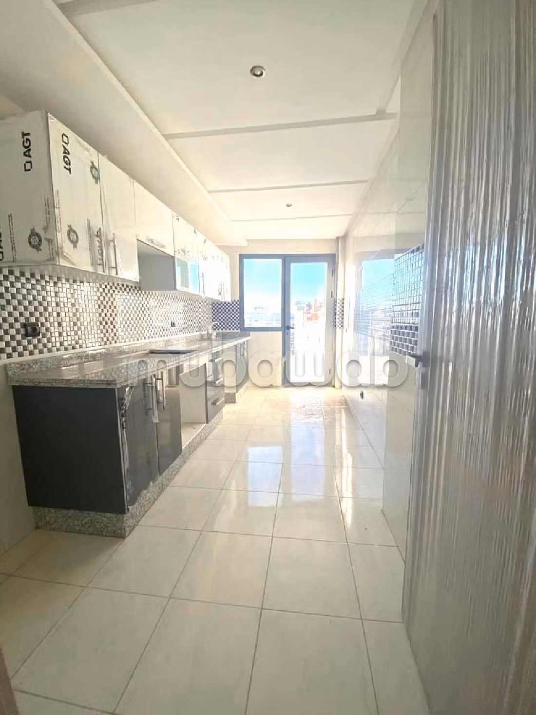 Splendido appartamento in vendita a Les Hôpitaux. 4 locali. Terrazzo e ascensore. 