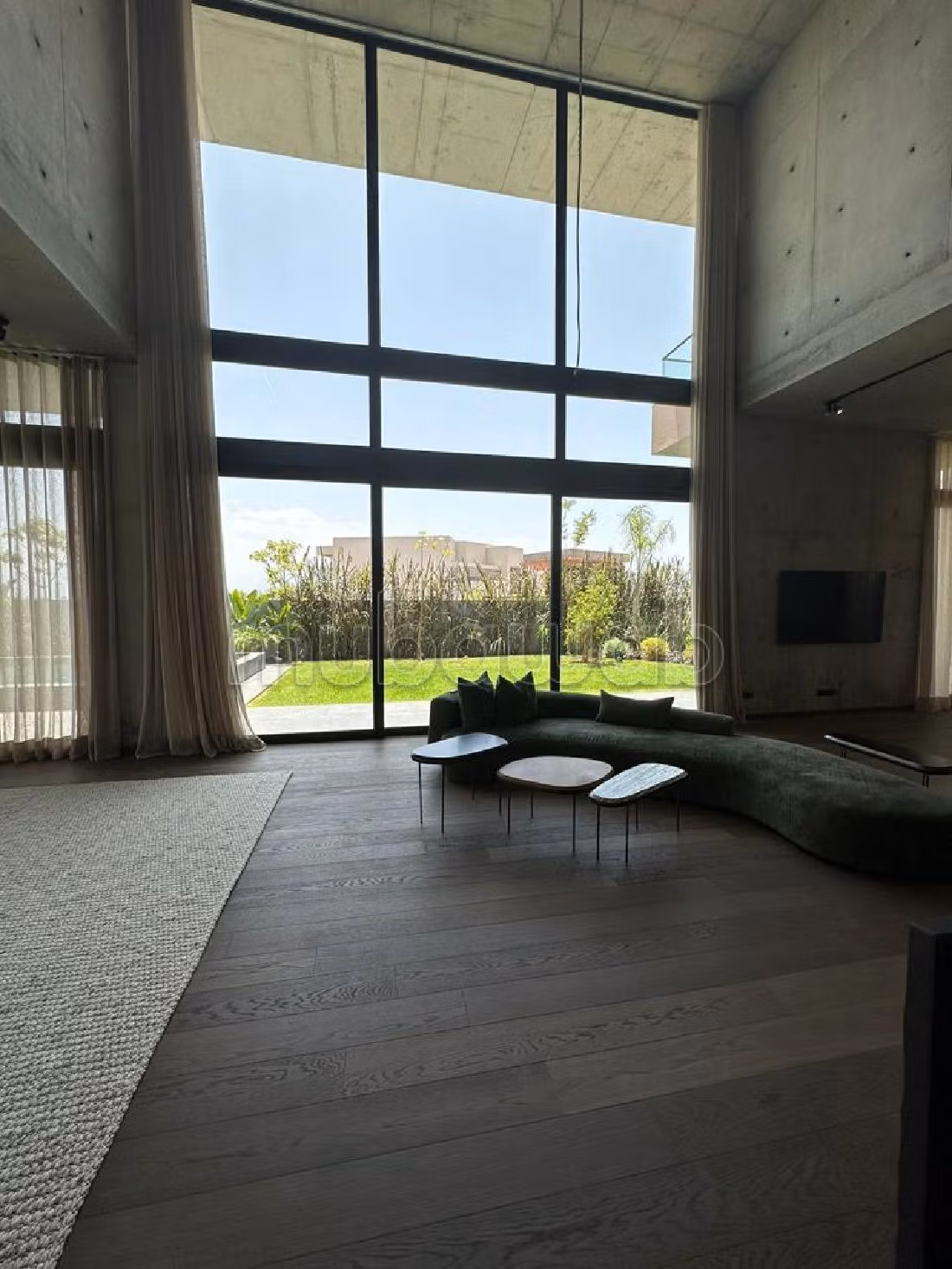 High quality villa for sale in Amelkis. 5 beautiful rooms. Terrace and garden