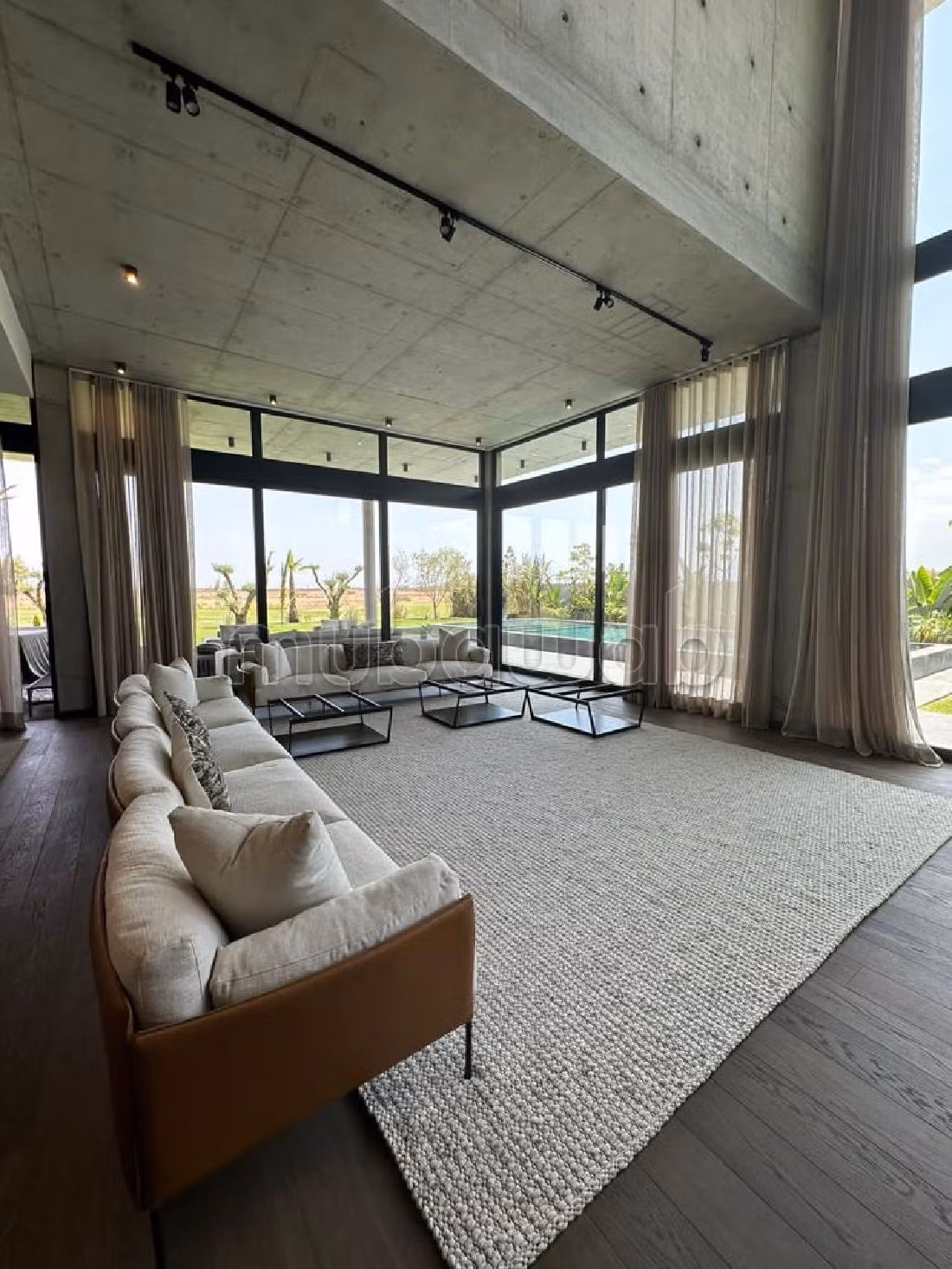 High quality villa for sale in Amelkis. 5 beautiful rooms. Terrace and garden